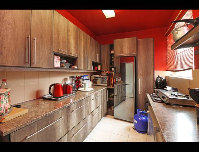 2 BEDROOM APARTMENT FOR SALE IN KEW